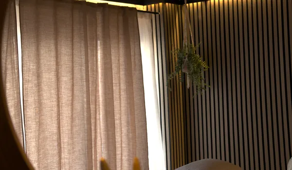 Camilla de masajes preparada para la sesión